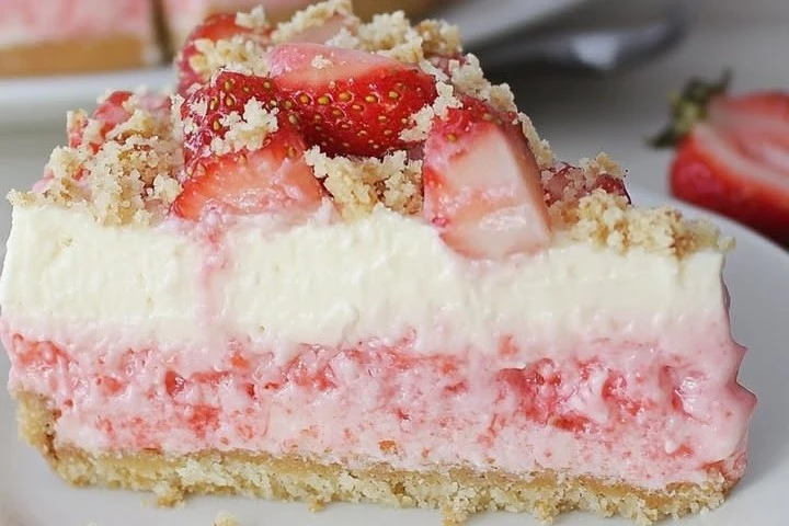 No-Bake Strawberry Crunch Cheesecake