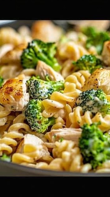 Creamy Rotisserie Chicken Broccoli Pasta