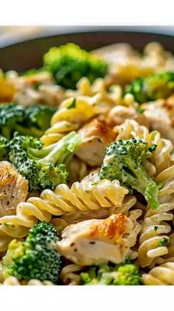 Creamy Rotisserie Chicken Broccoli Pasta