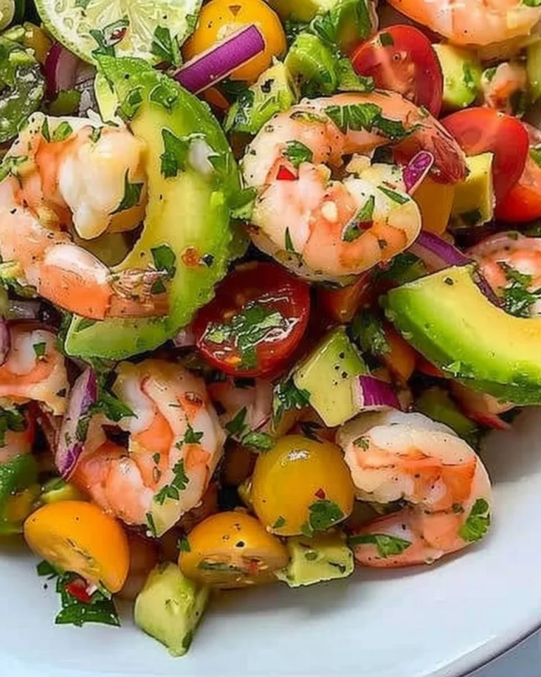 Delicious shrimp salad with fresh vegetables and dressing